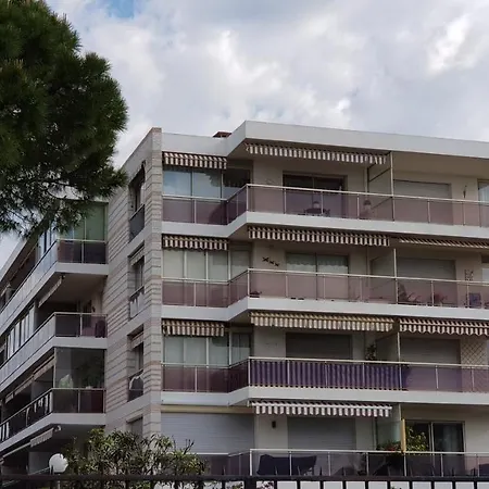 Les Ondines Apartment